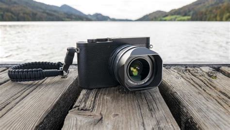 L­e­i­c­a­ ­Q­2­ ­M­o­n­o­c­h­r­o­m­ ­s­i­y­a­h­-­b­e­y­a­z­ ­f­o­t­o­ğ­r­a­f­ç­ı­l­ı­ğ­a­ ­h­i­t­a­p­ ­e­d­i­y­o­r­